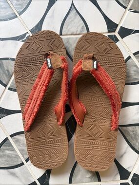 Luk Ees by Muk Luks Women's Brown Sandal with Rust Orange Straps